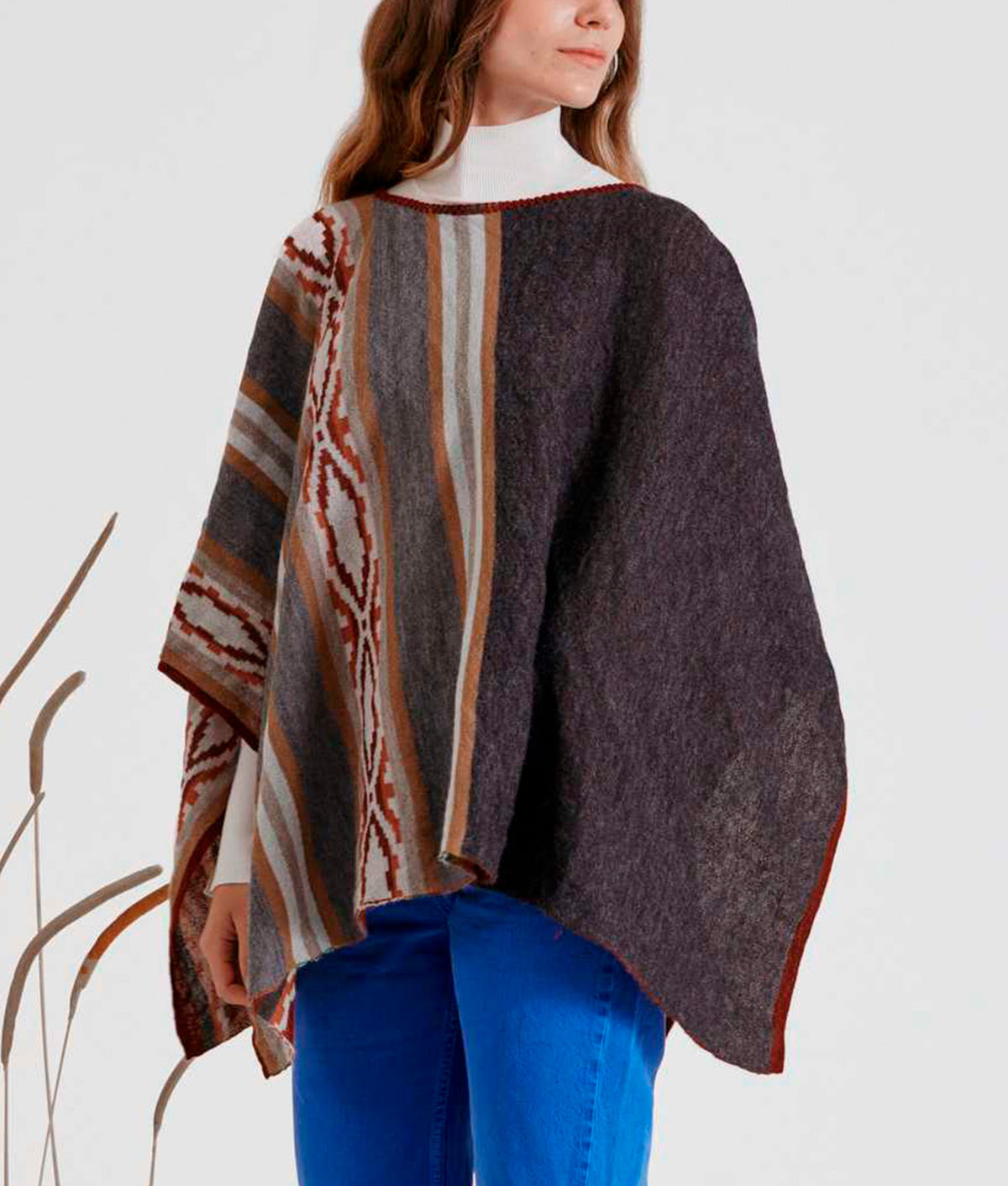 Poncho Inclined