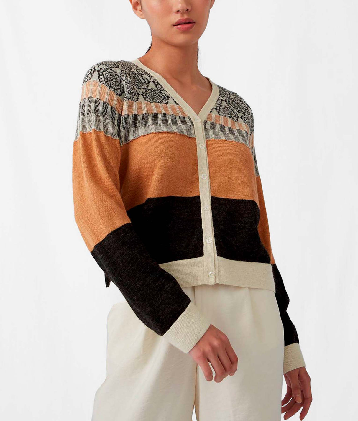 Cardigan Floreado - Camelia Y Negro